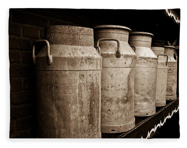 AMS-0031-Milk Canisters In Edam - Blanket