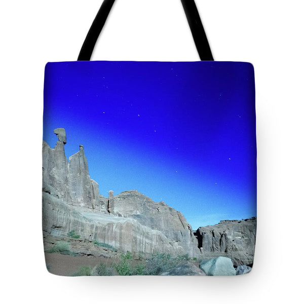 Arches National Park at night - Tote Bag