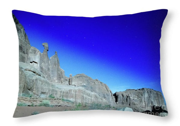 Arches National Park at night - Wall Street - Throw Pillow